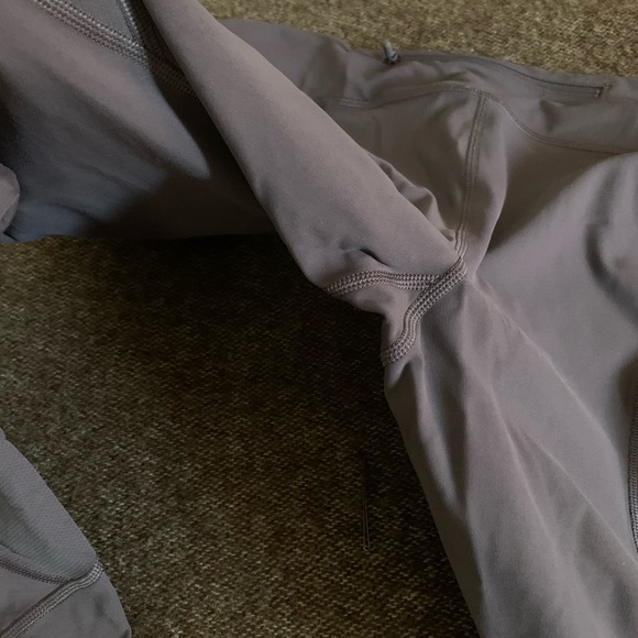 lululemon grey cropped leggings with pockets and zipper Like new- worn once - Picture 5 of 7